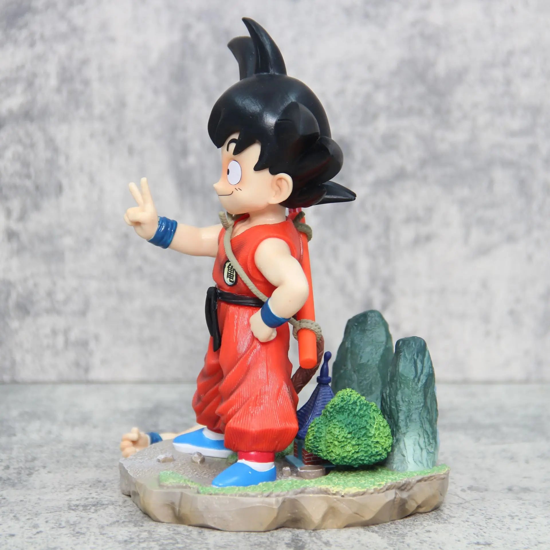 19cm Super Saiyan Goku Heart Gesture Figure - Image 3